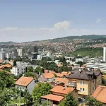 Hill Проживание в семье Сараево