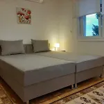 Проживание в семье Hill