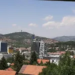 Проживание в семье Hill Сараево