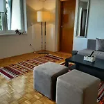 Hill Проживание в семье Сараево