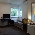 Проживание в семье Hill