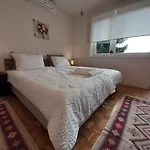 Проживание в семье Hill