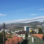 Проживание в семье Hill