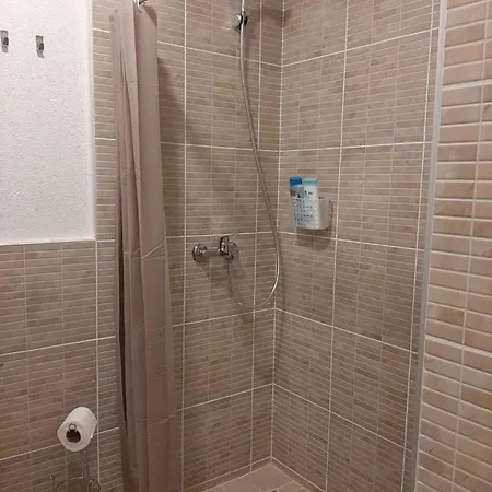 Hill Ostanak kod kuće