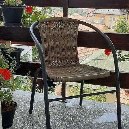 Hill Ostanak kod kuće