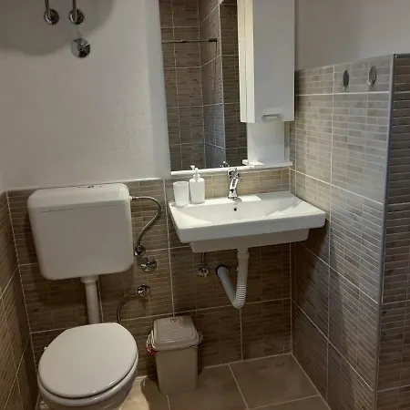 Hill Ostanak kod kuće *