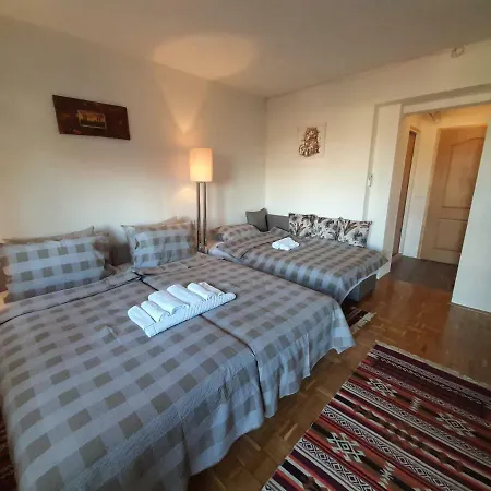 Hill Ostanak kod kuće